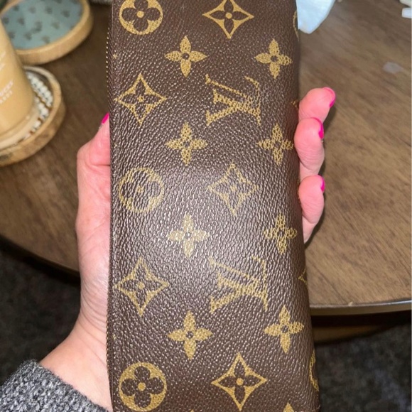 Authentic Monogram Louis Vuitton Clemence Fuscia Wallet - Picture 7 of 8